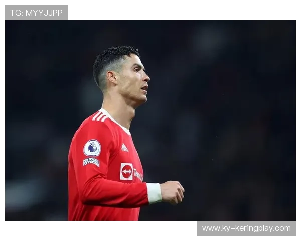 C罗再度梅开二度，曼联轻松击败热刺继续高歌猛进