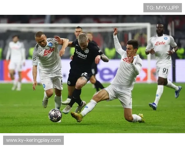 德甲法兰克福反击贯穿效率极高，现场气氛高涨的夜晚