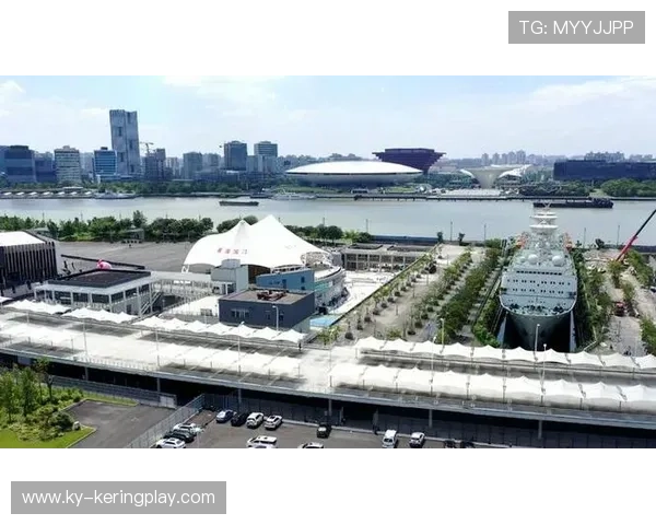 世界滑板学校在青训中推广残障适配训练并提供无障碍场地与教练支持